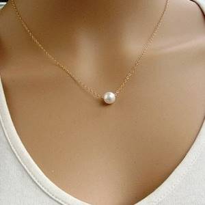 Zlacený náhrdelník s perličkou