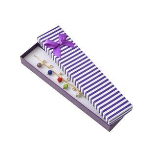 Dárková krabička na náramek, fialové pruhy