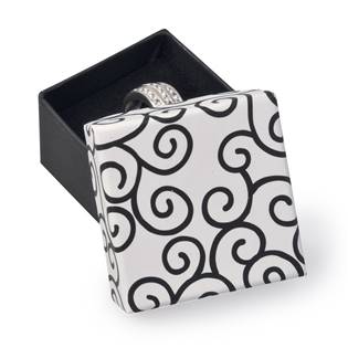 Dárková krabička na prsten bílá s ornamenty
