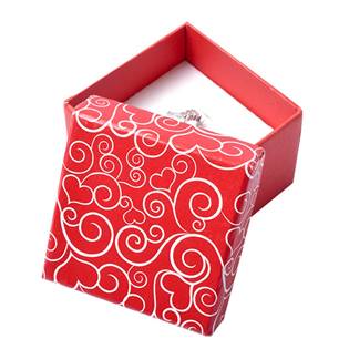 Červená krabička na prsten se sdíčkovými ornamenty