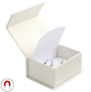 Bílá dárková krabička na snubní prsteny magnetické zavírání