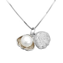 Stříbrný náhrdelník mušle s perlou