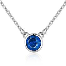 Stříbrný náhrdelník s kulatým modrým kamenem