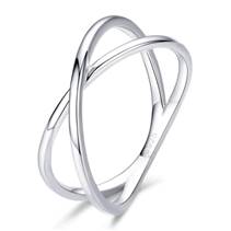 Stříbrný prsten s překřížením